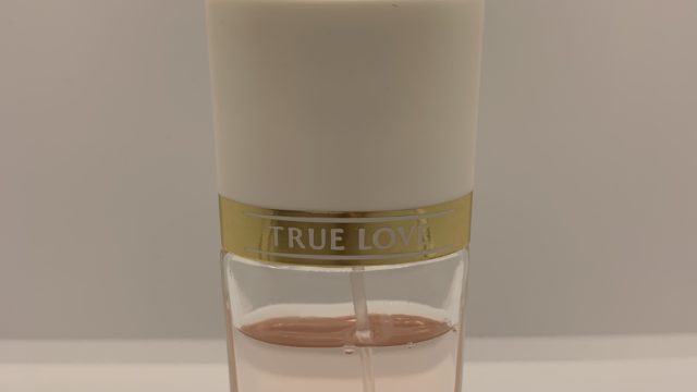 メロン マンダリンの甘いフルーティーな香りの香水 ほんのり香りがするひと時 香水の紹介ブログ