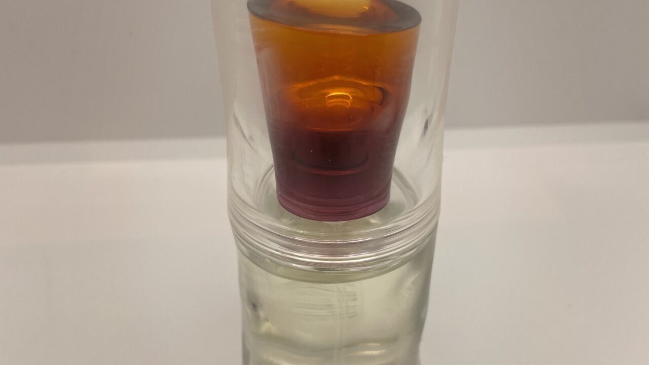 氷に閉じ込めた炎の意味を持つ香水 ほんのり香りがするひと時 香水の紹介ブログ